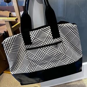 Lands’ End Black White Checkered XL Tote Bag weekender luggage travel EUC